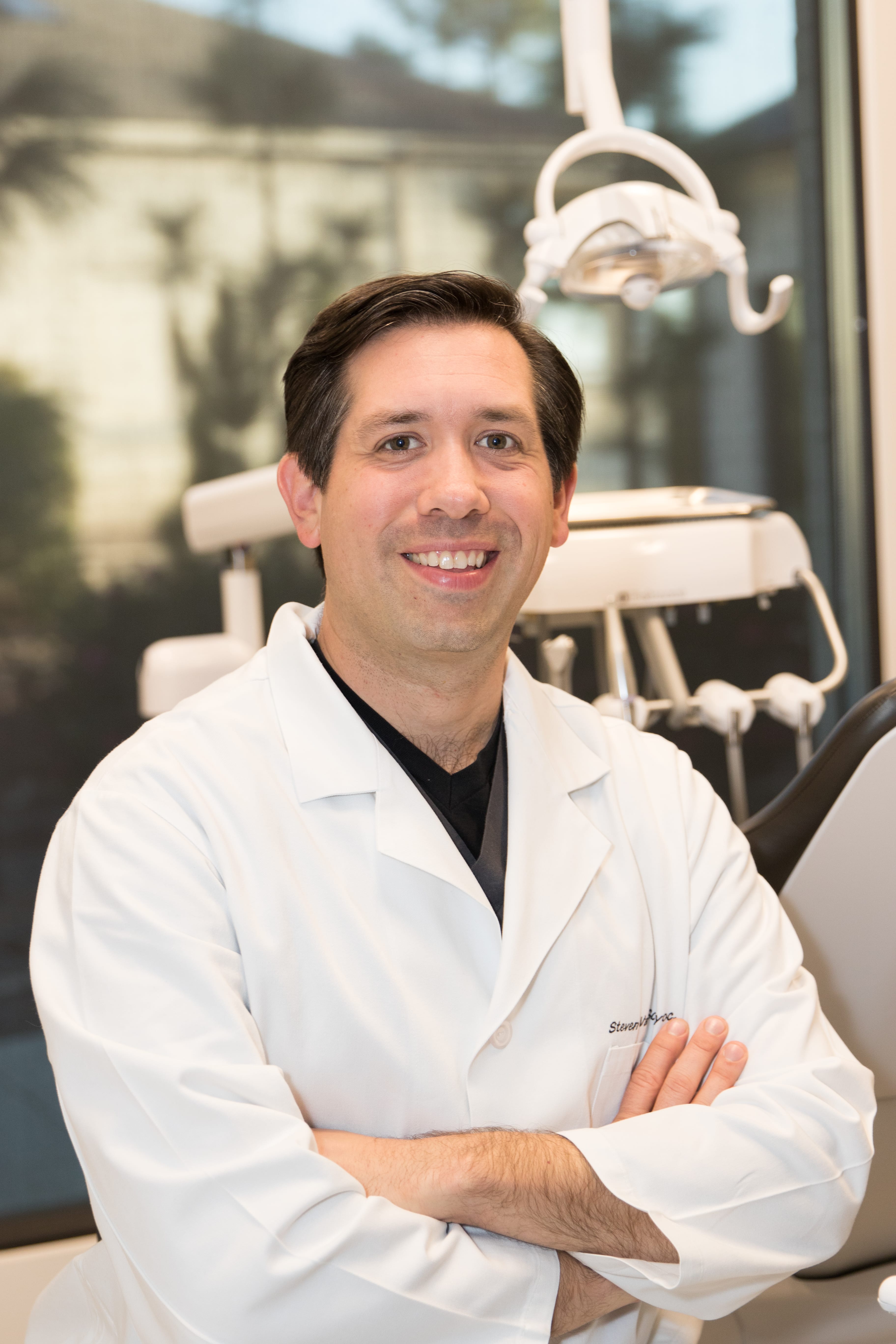 Periodontist, Dr. Steven Van Scoyoc, Offers Dental Implants in Southern